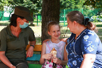 Важко дивитися, як діти зростають під вибухи снарядів, - історія дівчинки Варвари з Мар’їнки