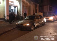 У Рівному поліцейські затримали хуліганів за нищення агітаційних матеріалів