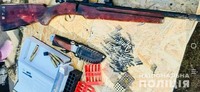 Поліцейські Івано-Франківщини вилучили зброю та боєприпаси у домоволодіннях прикарпатців
