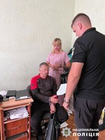 Поліцейський офіцер громади затримав чоловіка, який ледь не вбив свою дружину