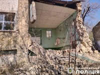 Від ворожих обстрілів правобережжя Херсонщини постраждали двоє цивільних: поліція зафіксувала наслідки «прильотів»