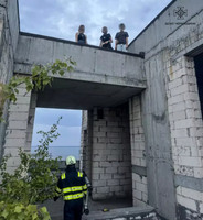 У Черкасах рятувальники зняли трьох дітей з висоти