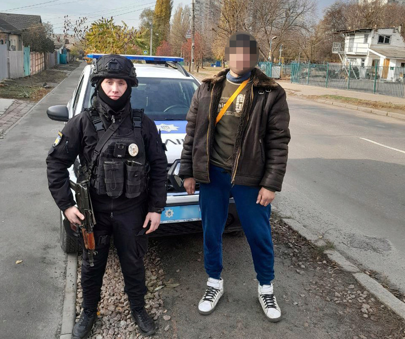 Поліцейські охорони виявили розшукуваного за скоєння тяжких злочинів чоловіка
