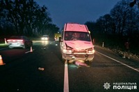 На Летичівщині поліцейські встановлюють обставини ДТП, у якій тяжко травмувалась 36-річна жінка