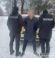 У Кам'янському поліцейські затримали 26-річного чоловіка за пограбування літньої жінки