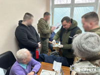 Поліцейські затримали члена ВЛК, який за 2 тисячі доларів «малював» призовнику діагноз щодо непридатності до служби в зоні бойових дій