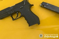 Поліцейські вилучили у жителя Микулинецької громади саморобний пістолет