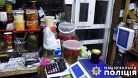 Правоохоронці затримали мешканця Вінниччини за розбійний напад на продуктову крамницю у Дарницькому районі столиці