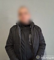 На Мукачівщині під час обшуку поліція вилучила у фігуранта злочину наркотики та зброю
