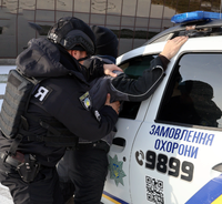Поліцейські охорони Запоріжжя затримали невідомого з забороненою речовиною