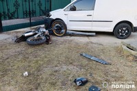 У Славуті поліцейські встановлюють обставини ДТП, у якій травмувався неповнолітній мотоцикліст та його пасажир