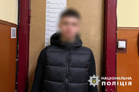 Столичні оперативники затримали 19-річного хлопця за пограбування незнайомця