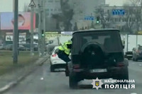 Поліцейські затримали водія Mercedes, який вчора чинив опір патрульному у Дніпровському районі столиці