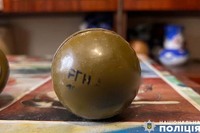 У будинку жительки Чорткова виявили заборонені предмети: поліцейські встановлюють їхнє походження
