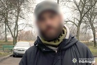 У Хмельницькому суд відправив за ґрати 38-річного чоловіка, який обікрав місцевого жителя і зняв з його картки 85 тисяч гривень