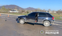 Поліцейські розслідують обставини дорожньо-транспортної пригоди з потерпілим на Вижниччині