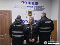 В Ніжинському районі поліцейські затримали чоловіка, який завдав тяжкі тілесні ушкодження товаришу