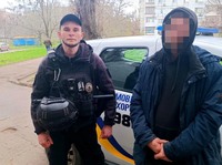 Поліцейські охорони Запоріжжя затримали громадянина з наркотичною речовиною