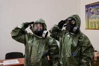 «Безпека — це знання і готовність діяти». Нетішинські гвардійці розповіли студентам про засоби радіаційного та хімічного захисту