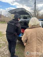 Поліція евакуює людей з населених пунктів Куп’янського району, які щодня піддаються ворожим обстрілам