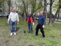 У Тернівці ветерани та учні гімназії висадили дерева у шкільному саду