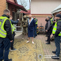 Столичні поліцейські викрили 50-річного мешканця Київщини, який вербував українок для сексуальної експлуатації за кордоном
