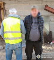 Оперативники затримали чоловіка, який із бійкою відібрав у киянина мобільний телефон