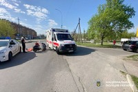 У Нетішині поліцейські з’ясовують обставини ДТП, в якій травмувався 72-річний мопедист