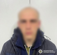 Поліцейські затримали двох чоловіків за пограбування 88-річної киянки