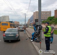 Поліція встановлює обставини ДТП за участю мотоцикліста в Оболонському районі столиці