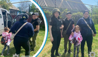 Поліція евакуювала родину з прифронтового села Межівської громади