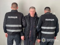 Погрожував молотком та відібрав мобільний телефон: у Чернігові поліцейські затримали зловмисника, якій скоїв розбійний напад