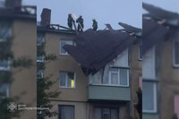 Наслідки вчорашнього буревію у Павлограді: рятувальники прибрали 11 дерев та пошкоджені конструкції