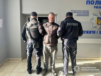 Ніжинські поліцейські оперативно затримали підозрюваного в пограбуванні пасажира електропотяга