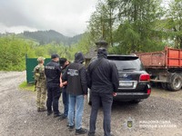 Поліція Рахівщини затримала зловмисника, причетного до незаконного переправлення військовозобов’язаних через державний кордон