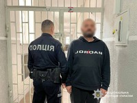 Поліцейські Мукачівщини затримали раніше судимого чоловіка, який завдав ножового поранення своєму сину