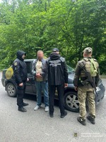 На Рахівщині поліція затримала зловмисника, який намагався переправити через кордон до Румунії жителя Донеччини