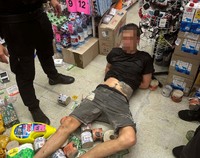 У Житомирі хуліган розбив вікно й пошкодив обладнання в магазині — поліція охорони затримала його за лічені хвилини