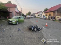 Поліція Тячівщини встановлює обставини ДТП, внаслідок якої травмувався малолітній водій скутера
