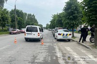 У Шепетівці слідчі встановлюють обставини ДТП, у якій травмувалась 50-річна місцева жителька