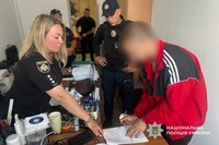 У Павлограді поліцейські затримали підозрюваного у хуліганстві та замаху на вбивство двох місцевих мешканців