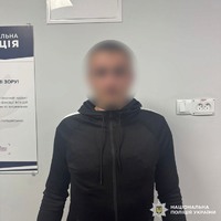 Вінницькі поліцейські встановили зловмисника, причетного до крадіжки цінних речей у вінничанина