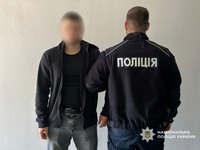 У Чернігівському районі поліцейські затримали чоловіка, який ножем завдав смертельних тілесних ушкоджень своєму знайомому
