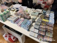 Нацполіція ліквідувала наймасштабніше в Україні підпільне виробництво анаболічних стероїдів, які видавали за імпортні препарати