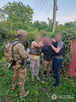 Поліція Ужгорода затримала зловмисника, який ножем поранив місцевого підприємця та втік