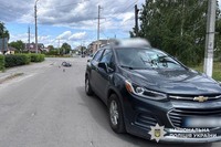У Шепетівці поліцейські встановлюють обставини ДТП, у якій травмувалася 55-річна водійка електовелосипеда