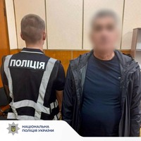 Поліцейські Києва затримали чоловіка, який вдарив заслужену артистку України через конфлікт під час руху в таксі