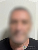 Поліцейські Могилева-Подільського затримали місцевого жителя, який організував схему незаконного перетину для чоловіків