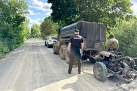 Рокитнівські поліцейські викрили чоловіка на незаконному видобутку бурштину