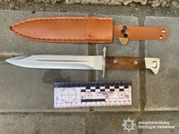 Поліцейські Вінниці затримали п’яного чоловіка, який погрожував перехожим ножем